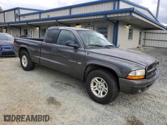 2002 Dodge Dakota z VIN 1B7GL12X22S589971, wystawiony jako Copart lot #79740174 z przebiegiem 183 718 mil mil oraz Czysty tytuł • Clean title. Historia ofert i sprzedaży dostępna na DreamBid. Obrazek 4.