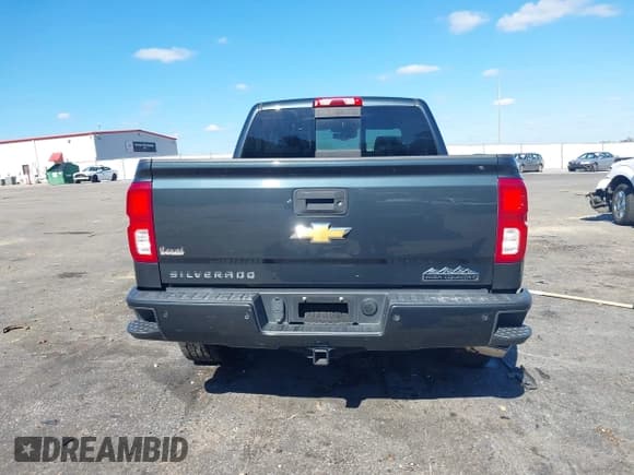✅ 2017 Chevrolet Silverado 1500 High Country • VIN: 3GCUKTEC5HG509458 • Lot: 43517091. Wystawiony na IAAI z przebiegiem 250 022 mil. Bezpłatny archiwum sprzedaży aukcyjnych z USA i szczegółowy raport historii pojazdu na DreamBid. Zdjęcie 17.
