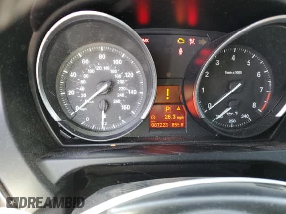 ✅ 2014 BMW Z4 sDrive28i • VIN: WBALL5C53EJ105929 • Lot: 68471205. Wystawiony na Copart z przebiegiem 87 223 mil. Bezpłatny archiwum sprzedaży aukcyjnych z USA i szczegółowy raport historii pojazdu na DreamBid. Zdjęcie 9.