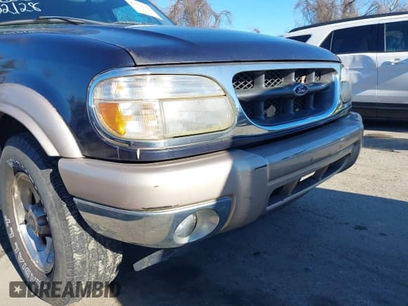 ✅ 2000 Ford Explorer Eddie Bauer • VIN: 1FMDU74E4YZA45773 • Lot: 41678121. Wystawiony na IAAI z przebiegiem 129 263 mil. Bezpłatny archiwum sprzedaży aukcyjnych z USA i szczegółowy raport historii pojazdu na DreamBid. Zdjęcie 6.