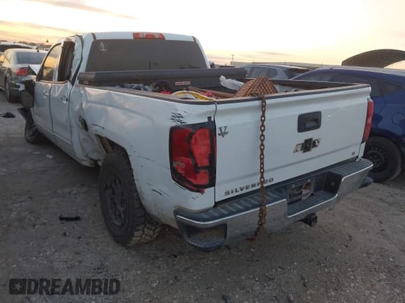 ✅ 2019 Chevrolet Silverado 1500 LT • VIN: 2GCRCPEC5K1113587 • Lot: 43794100. Wystawiony na IAAI z przebiegiem 116 779 mil. Bezpłatny archiwum sprzedaży aukcyjnych z USA i szczegółowy raport historii pojazdu na DreamBid. Zdjęcie 3.