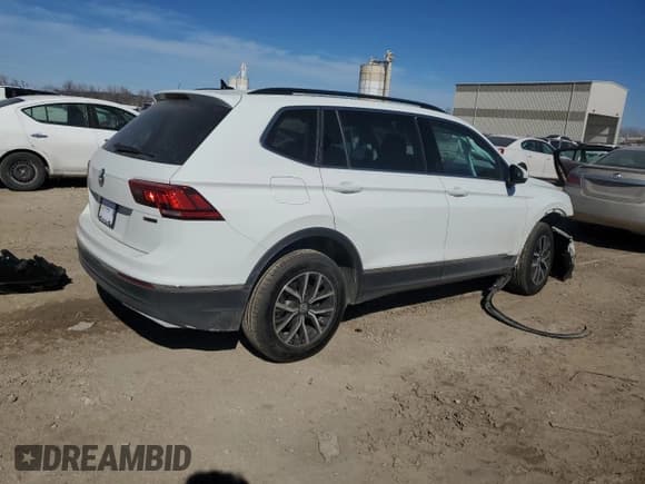 ✅ 2021 Volkswagen Tiguan SE • VIN: 3VV2B7AX6MM040062 • Lot: 47199515. Wystawiony na Copart z przebiegiem 38 923 mil. Bezpłatny archiwum sprzedaży aukcyjnych z USA i szczegółowy raport historii pojazdu na DreamBid. Zdjęcie 3.