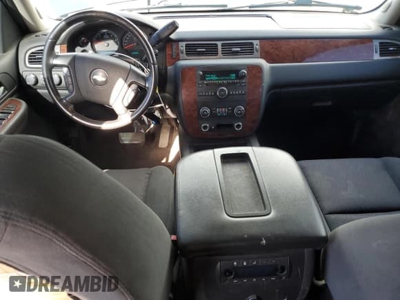 ✅ 2009 Chevrolet Suburban 1LT • VIN: 1GNFK263X9R277949 • Lot: 77380314. Wystawiony na Copart z przebiegiem 183 793 mil. Bezpłatny archiwum sprzedaży aukcyjnych z USA i szczegółowy raport historii pojazdu na DreamBid. Zdjęcie 8.