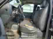 2006 Chevrolet Silverado 1500 LS z VIN 1GCEK19V36Z193687, wystawiony jako Copart lot #66843104 z przebiegiem 202 432 mil mil oraz Czysty tytuł • Clean title. Historia ofert i sprzedaży dostępna na DreamBid. Obrazek 7.