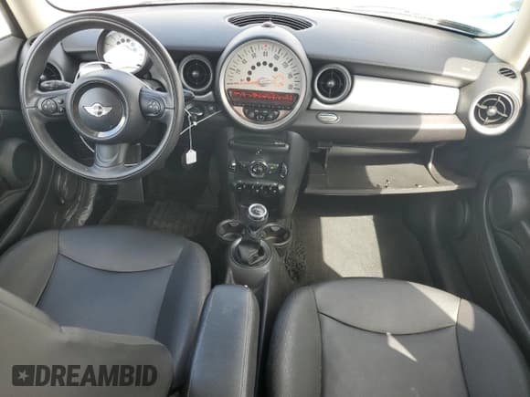 ✅ 2013 MINI Hardtop • VIN: WMWSU3C51DT373278 • Lot: 89896725. Wystawiony na Copart z przebiegiem 87 400 mil. Bezpłatny archiwum sprzedaży aukcyjnych z USA i szczegółowy raport historii pojazdu na DreamBid. Zdjęcie 8.