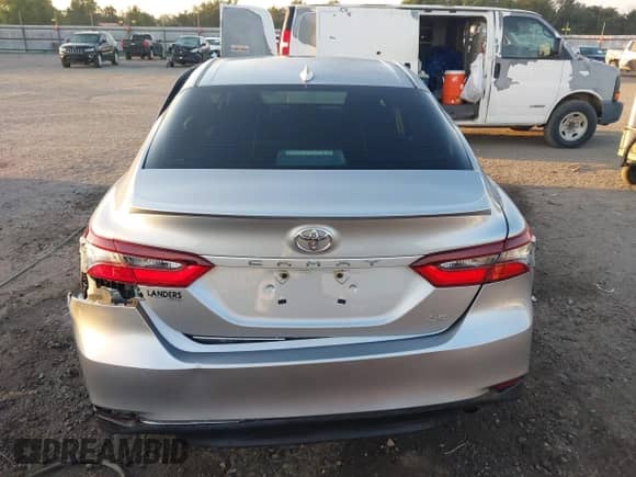 2023 Toyota Camry LE z VIN 4T1C11AK4PU147534, wystawiony jako IAAI lot #43337127 z przebiegiem 11 969 mil mil oraz . Historia ofert i sprzedaży dostępna na DreamBid. Obrazek 16.