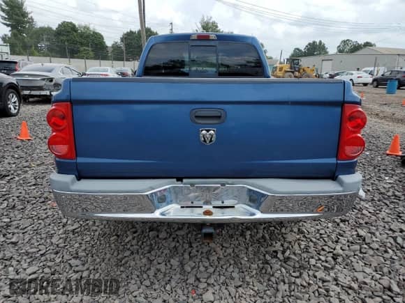2005 Dodge Dakota SLT с VIN 1D7HW42N25S199510, выставлен на аукционе Copart как лот 65350054 с пробегом 160 861 миль миль и Списание • Salvage title. История ставок и продаж доступна на DreamBid. Изображение 6.