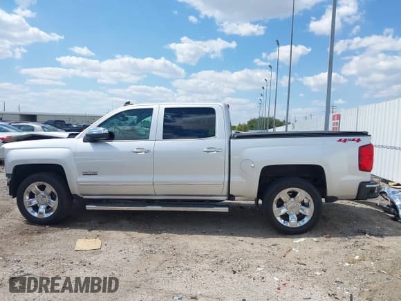 ✅ 2018 Chevrolet Silverado 1500 LTZ • VIN: 3GCUKSEC2JG186129 • Lot: 43319491. Wystawiony na IAAI z przebiegiem 140 452 mil. Bezpłatny archiwum sprzedaży aukcyjnych z USA i szczegółowy raport historii pojazdu na DreamBid. Zdjęcie 15.