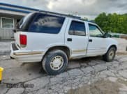 ✅ 1997 GMC Jimmy SLT • VIN: 1GKDT13W0V2549003 • Lot: 63618365. Listed on Copart with 230,977 mi. Free auction sales archive from the USA and detailed vehicle history report at DreamBid. Image 3.