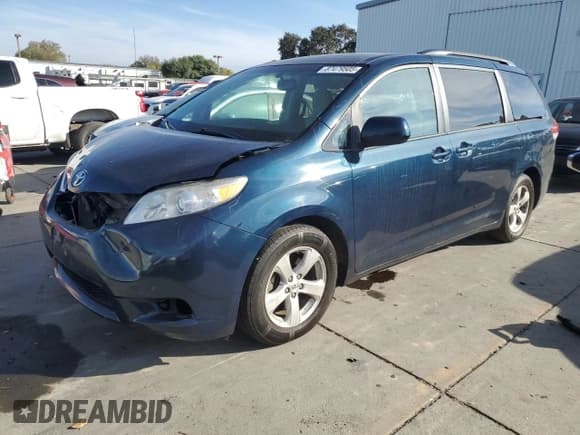 ✅ 2012 Toyota Sienna LE • VIN: 5TDKK3DC6CS226957 • Lot: 87479505. Wystawiony na Copart z przebiegiem 222 660 mil. Bezpłatny archiwum sprzedaży aukcyjnych z USA i szczegółowy raport historii pojazdu na DreamBid. Zdjęcie 1.