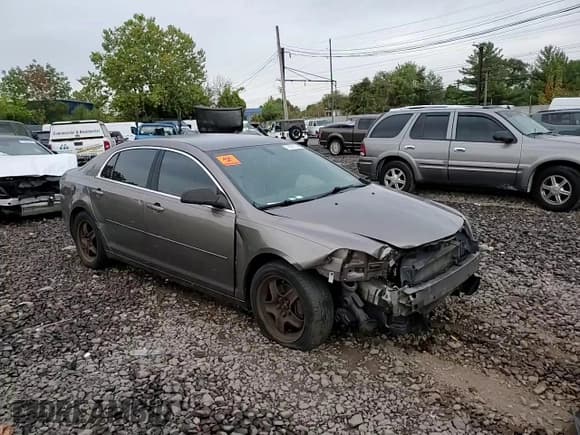 ✅ 2010 Chevrolet Malibu 1LS • VIN: 1G1ZB5EB6AF302909 • Lot: 71621174. Listed on Copart with 105,011 mi. Free auction sales archive from the USA and detailed vehicle history report at DreamBid. Image 10.