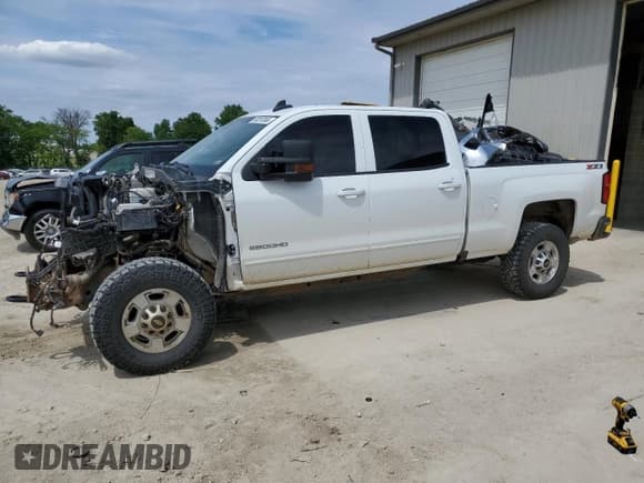 ✅ 2017 Chevrolet Silverado 2500HD LT • VIN: 1GC1KVEY5HF211021 • Lot: 58297065. Wystawiony na Copart z przebiegiem 176 143 mil. Bezpłatny archiwum sprzedaży aukcyjnych z USA i szczegółowy raport historii pojazdu na DreamBid. Zdjęcie 1.