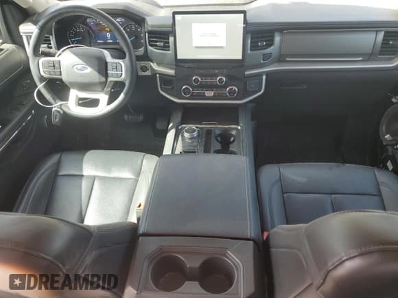 ✅ 2023 Ford Expedition XLT • VIN: 1FMJU1H82PEA43174 • Lot: 48954145. Wystawiony na Copart z przebiegiem 67 060 mil. Bezpłatny archiwum sprzedaży aukcyjnych z USA i szczegółowy raport historii pojazdu na DreamBid. Zdjęcie 8.