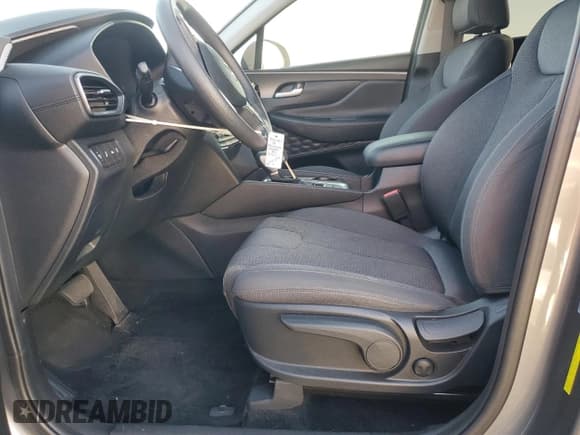 ✅ 2019 Hyundai Santa Fe SE • VIN: 5NMS23AD2KH104644 • Lot: 79739113. Wystawiony na Copart z przebiegiem 46 691 mil. Bezpłatny archiwum sprzedaży aukcyjnych z USA i szczegółowy raport historii pojazdu na DreamBid. Zdjęcie 7.