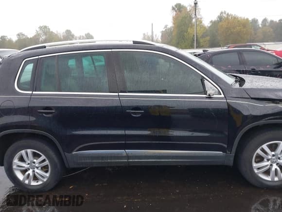 ✅ 2016 Volkswagen Tiguan S • VIN: WVGAV7AX6GW602771 • Lot: 43552655. Wystawiony na IAAI z przebiegiem 88 552 mil. Bezpłatny archiwum sprzedaży aukcyjnych z USA i szczegółowy raport historii pojazdu na DreamBid. Zdjęcie 14.