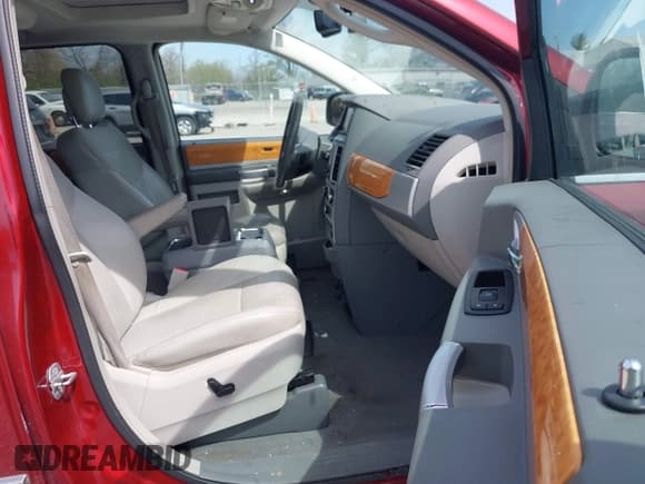 ✅ 2010 Chrysler Town & Country Limited • VIN: 2A4RR7DX2AR358067 • Lot: 42065257. Wystawiony na IAAI z przebiegiem 188 290 mil. Bezpłatny archiwum sprzedaży aukcyjnych z USA i szczegółowy raport historii pojazdu na DreamBid. Zdjęcie 5.