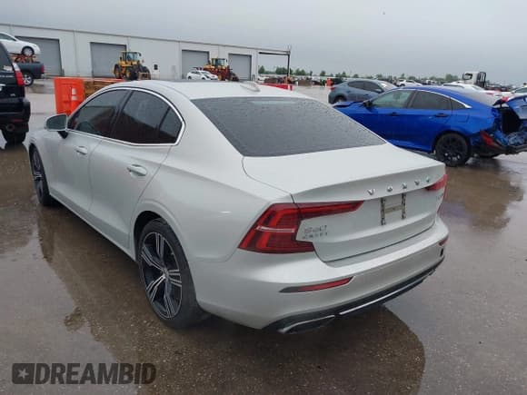 ✅ 2019 Volvo S60 Inscription • VIN: 7JRA22TL7KG003425 • Lot: 42195893. Listed on IAAI with 53,520 mi. Free auction sales archive from the USA and detailed vehicle history report at DreamBid. Image 3.