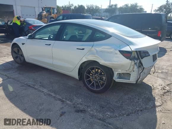 ✅ 2021 Tesla Model 3 Long Range • VIN: 5YJ3E1EB9MF048490 • Lot: 43697250. Wystawiony na IAAI z przebiegiem 58 078 mil. Bezpłatny archiwum sprzedaży aukcyjnych z USA i szczegółowy raport historii pojazdu na DreamBid. Zdjęcie 3.