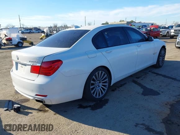 ✅ 2012 BMW 7 Series 750Li • VIN: WBAKB8C58CC964225 • Лот: 41228368. Опубликован ранее на IAAI с пробегом 94 583 миль. Бесплатный доступ к архиву аукционных продаж из США и подробный отчёт об истории автомобиля на DreamBid. Изображение 4.