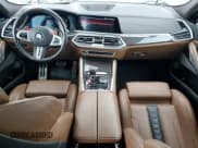 ✅ 2022 BMW X6 M • VIN: 5YMCY0C0XN9L79200 • Lot: 81968175. Wystawiony na Copart z przebiegiem 20 059 mil. Bezpłatny archiwum sprzedaży aukcyjnych z USA i szczegółowy raport historii pojazdu na DreamBid. Zdjęcie 8.