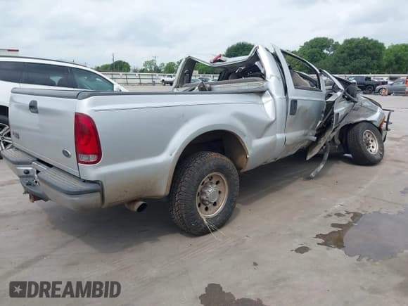 ✅ 2001 Ford F-250 XL • VIN: 1FTNW20F11ED18881 • Lot: 42125369. Wystawiony na IAAI z przebiegiem 156 856 mil. Bezpłatny archiwum sprzedaży aukcyjnych z USA i szczegółowy raport historii pojazdu na DreamBid. Zdjęcie 4.