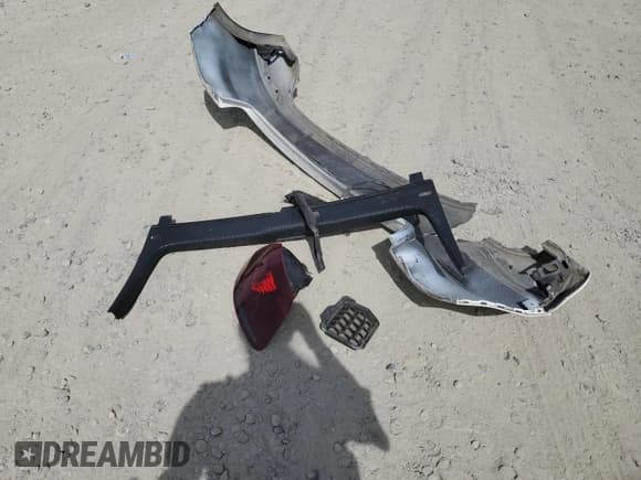 ✅ 2011 Volkswagen Golf GTI w/Sunroof & Navi PZEV • VIN: WVWHD7AJ2BW322873 • Лот: 65606525. Опубликован ранее на Copart с пробегом 130 889 миль. Бесплатный доступ к архиву аукционных продаж из США и подробный отчёт об истории автомобиля на DreamBid. Изображение 13.