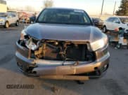 ✅ 2015 Toyota Highlander LE Plus • VIN: 5TDZKRFH9FS041607 • Лот: 92301905. Опубликован ранее на Copart с пробегом 238 832 миль. Бесплатный доступ к архиву аукционных продаж из США и подробный отчёт об истории автомобиля на DreamBid. Изображение 5.