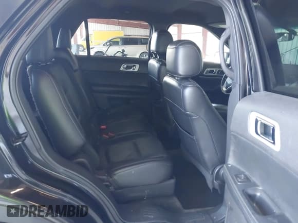 ✅ 2015 Ford Explorer XLT • VIN: 1FM5K8D84FGC42381 • Lot: 42475667. Wystawiony na IAAI z przebiegiem 219 724 mil. Bezpłatny archiwum sprzedaży aukcyjnych z USA i szczegółowy raport historii pojazdu na DreamBid. Zdjęcie 8.