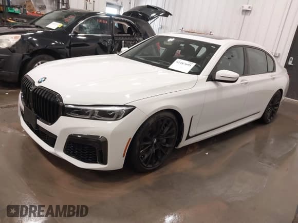 ✅ 2022 BMW 7 Series 750i xDrive • VIN: WBA7U2C03NCG89838 • Lot: 42187695. Listed on IAAI with 27,443 mi. Free auction sales archive from the USA and detailed vehicle history report at DreamBid. Image 2.