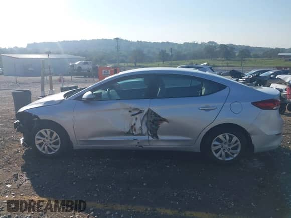 2017 Hyundai Elantra SE z VIN KMHD74LF4HU433096, wystawiony jako IAAI lot #43268314 z przebiegiem 25 976 mil mil oraz . Historia ofert i sprzedaży dostępna na DreamBid. Obrazek 15.