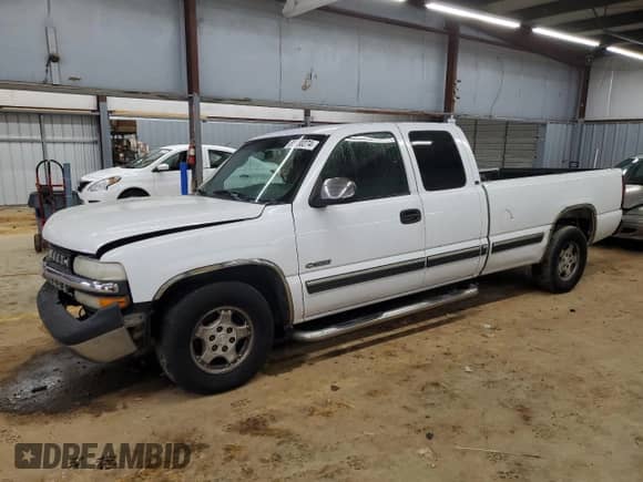 2002 Chevrolet Silverado 1500 with VIN 1GCEC19T72E234402, listed as a Copart auction lot 85130274 with 205,415 mi miles and Salvage title. Bid and sale history available at DreamBid. Image 1.