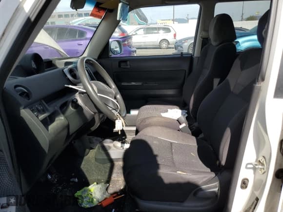 ✅ 2005 Scion xB • VIN: JTLKT324X54021556 • Lot: 92405265. Wystawiony na Copart z przebiegiem 215 233 mil. Bezpłatny archiwum sprzedaży aukcyjnych z USA i szczegółowy raport historii pojazdu na DreamBid. Zdjęcie 7.