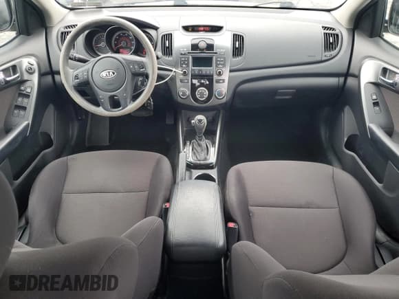 ✅ 2013 Kia Forte EX • VIN: KNAFU4A25D5671305 • Lot: 92894875. Wystawiony na Copart z przebiegiem 79 805 mil. Bezpłatny archiwum sprzedaży aukcyjnych z USA i szczegółowy raport historii pojazdu na DreamBid. Zdjęcie 8.