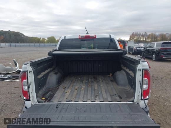 ✅ 2017 GMC Canyon 4WD SLT • VIN: 1GTG6DEN6H1249790 • Лот: 43609704. Опубликован ранее на IAAI с пробегом 141 693 миль. Бесплатный доступ к архиву аукционных продаж из США и подробный отчёт об истории автомобиля на DreamBid. Изображение 18.