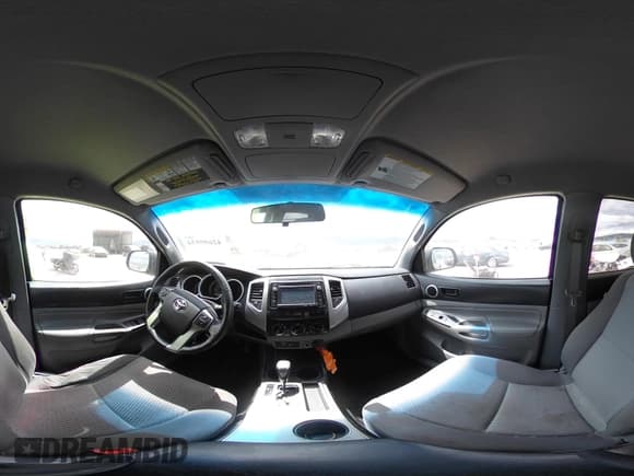 ✅ 2015 Toyota Tacoma PreRunner • VIN: 5TFKU4HNXFX006568 • Lot: 42695934. Wystawiony na IAAI z przebiegiem 130 975 mil. Bezpłatny archiwum sprzedaży aukcyjnych z USA i szczegółowy raport historii pojazdu na DreamBid. Zdjęcie 18.