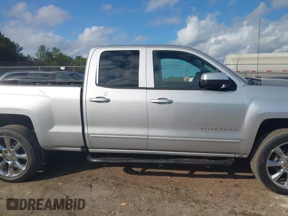 ✅ 2019 Chevrolet Silverado 1500 LT • VIN: 2GCRCPEC6K1155556 • Lot: 43700785. Wystawiony na IAAI z przebiegiem 111 172 mil. Bezpłatny archiwum sprzedaży aukcyjnych z USA i szczegółowy raport historii pojazdu na DreamBid. Zdjęcie 13.