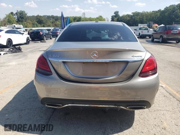 ✅ 2020 Mercedes-Benz C 300 • VIN: WDDWF8EB2LR527397 • Lot: 80670825. Wystawiony na Copart z przebiegiem 64 331 mil. Bezpłatny archiwum sprzedaży aukcyjnych z USA i szczegółowy raport historii pojazdu na DreamBid. Zdjęcie 6.