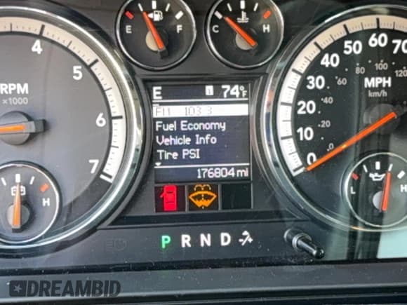 ✅ 2010 Dodge 1500 ST • VIN: 1D7RB1CT7AS230983 • Lot: 93275475. Wystawiony na Copart z przebiegiem 176 804 mil. Bezpłatny archiwum sprzedaży aukcyjnych z USA i szczegółowy raport historii pojazdu na DreamBid. Zdjęcie 8.