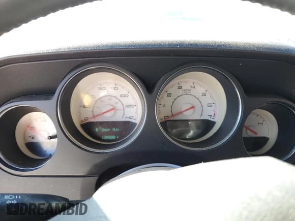 ✅ 2013 Dodge Challenger SXT Plus • VIN: 2C3CDYAG5DH617654 • Lot: 79896434. Wystawiony na Copart z przebiegiem 139 388 mil. Bezpłatny archiwum sprzedaży aukcyjnych z USA i szczegółowy raport historii pojazdu na DreamBid. Zdjęcie 9.