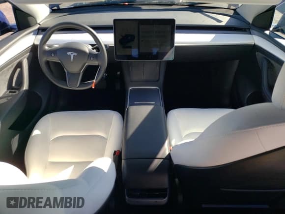 ✅ 2024 Tesla Model Y Long Range • VIN: 7SAYGDEE1RF986294 • Lot: 90257355. Listed on Copart with 7,555 mi. Free auction sales archive from the USA and detailed vehicle history report at DreamBid. Image 8.