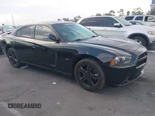 ✅ 2014 Dodge Charger RT Plus • VIN: 2C3CDXDT8EH224185 • Lot: 43054871. Wystawiony na IAAI z przebiegiem 133 917 mil. Bezpłatny archiwum sprzedaży aukcyjnych z USA i szczegółowy raport historii pojazdu na DreamBid. Zdjęcie 1.