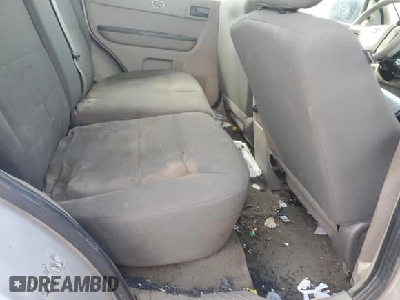 ✅ 2012 Ford Escape XLS • VIN: 1FMCU0C75CKA35597 • Lot: 86604185. Listed on Copart with 267,192 mi. Free auction sales archive from the USA and detailed vehicle history report at DreamBid. Image 10.