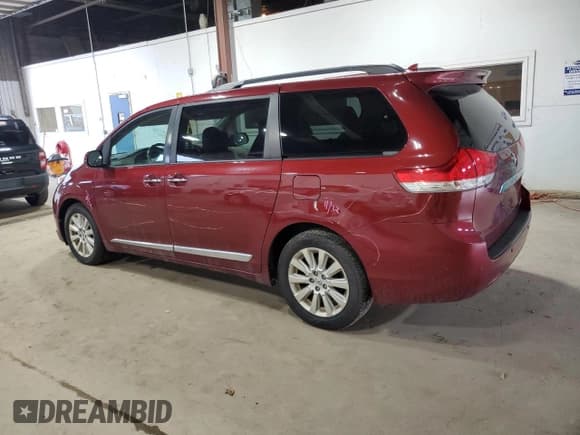 ✅ 2012 Toyota Sienna XLE • VIN: 5TDDK3DC5CS047009 • Lot: 81023685. Listed on Copart with 181,360 mi. Free auction sales archive from the USA and detailed vehicle history report at DreamBid. Image 2.