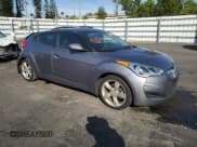✅ 2015 Hyundai Veloster • VIN: KMHTC6AD4FU238598 • Lot: 81875334. Wystawiony na Copart z przebiegiem 92 443 mil. Bezpłatny archiwum sprzedaży aukcyjnych z USA i szczegółowy raport historii pojazdu na DreamBid. Zdjęcie 4.