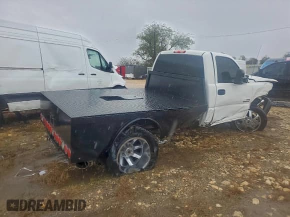 ✅ 2004 Chevrolet Silverado 1500 • VIN: 1GBJC34294E381272 • Lot: 93879645. Listed on Copart with 357,526 mi. Free auction sales archive from the USA and detailed vehicle history report at DreamBid. Image 3.