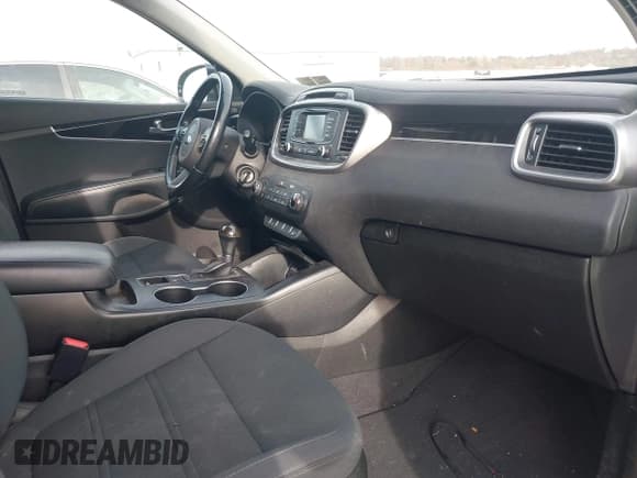 ✅ 2016 Kia Sorento LX • VIN: 5XYPGDA37GG146376 • Lot: 43636144. Wystawiony na IAAI z przebiegiem 81 263 mil. Bezpłatny archiwum sprzedaży aukcyjnych z USA i szczegółowy raport historii pojazdu na DreamBid. Zdjęcie 5.