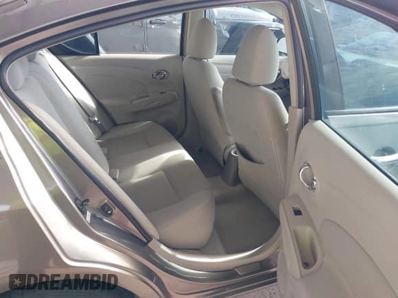 ✅ 2013 Nissan Versa S Plus • VIN: 3N1CN7AP5DL888422 • Lot: 42657923. Wystawiony na IAAI z przebiegiem 167 549 mil. Bezpłatny archiwum sprzedaży aukcyjnych z USA i szczegółowy raport historii pojazdu na DreamBid. Zdjęcie 8.