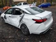 ✅ 2024 Nissan Versa S • VIN: 3N1CN8DV7RL911738 • Lot: 43607977. Wystawiony na IAAI z przebiegiem 8 454 mil. Bezpłatny archiwum sprzedaży aukcyjnych z USA i szczegółowy raport historii pojazdu na DreamBid. Zdjęcie 3.