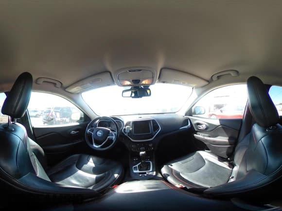 ✅ 2014 Jeep Cherokee Trailhawk • VIN: 1C4PJMBS7EW199070 • Lot: 43276765. Wystawiony na IAAI z przebiegiem 106 888 mil. Bezpłatny archiwum sprzedaży aukcyjnych z USA i szczegółowy raport historii pojazdu na DreamBid. Zdjęcie 18.