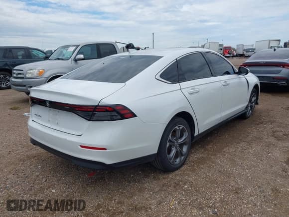 ✅ 2024 Honda Accord EX • VIN: 1HGCY1F36RA078563 • Lot: 43310555. Wystawiony na IAAI z przebiegiem 8 686 mil. Bezpłatny archiwum sprzedaży aukcyjnych z USA i szczegółowy raport historii pojazdu na DreamBid. Zdjęcie 4.